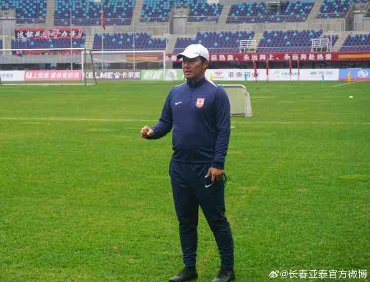 主帅阎峰:谭龙10个赛季进99个球,希望他多进球,不要停